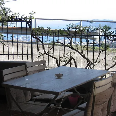 Guest house Affittacamere Ciccio E Pinolo *